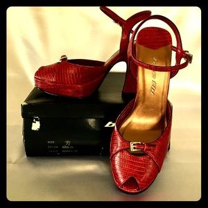 Red Bee Fly Retro Women’s Shoes